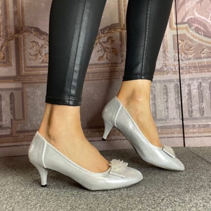 Sorento "La Mesita" Silver Shimmer Tasseled Bow Court Shoe