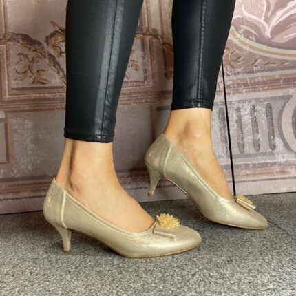 Sorento "La Mesita" Gold Shimmer Tasseled Bow Court Shoe